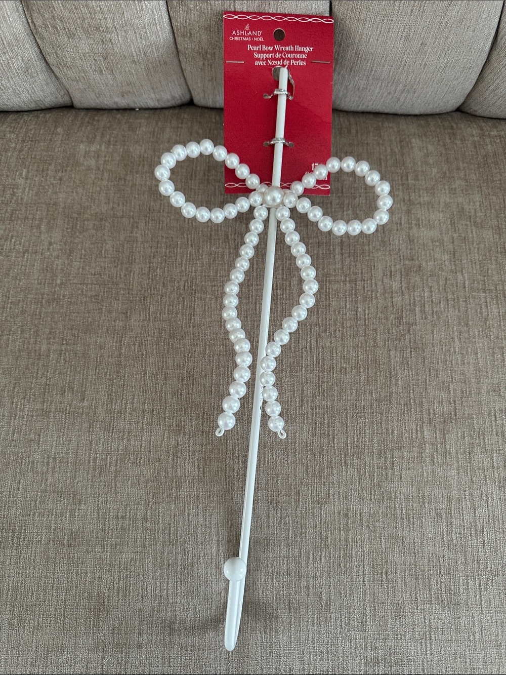 NWT - Ashland Pearl Bow Wreath Hanger in White Pearlescent